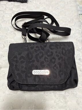 3 peice lot of crossbody Baggallini bags nwot